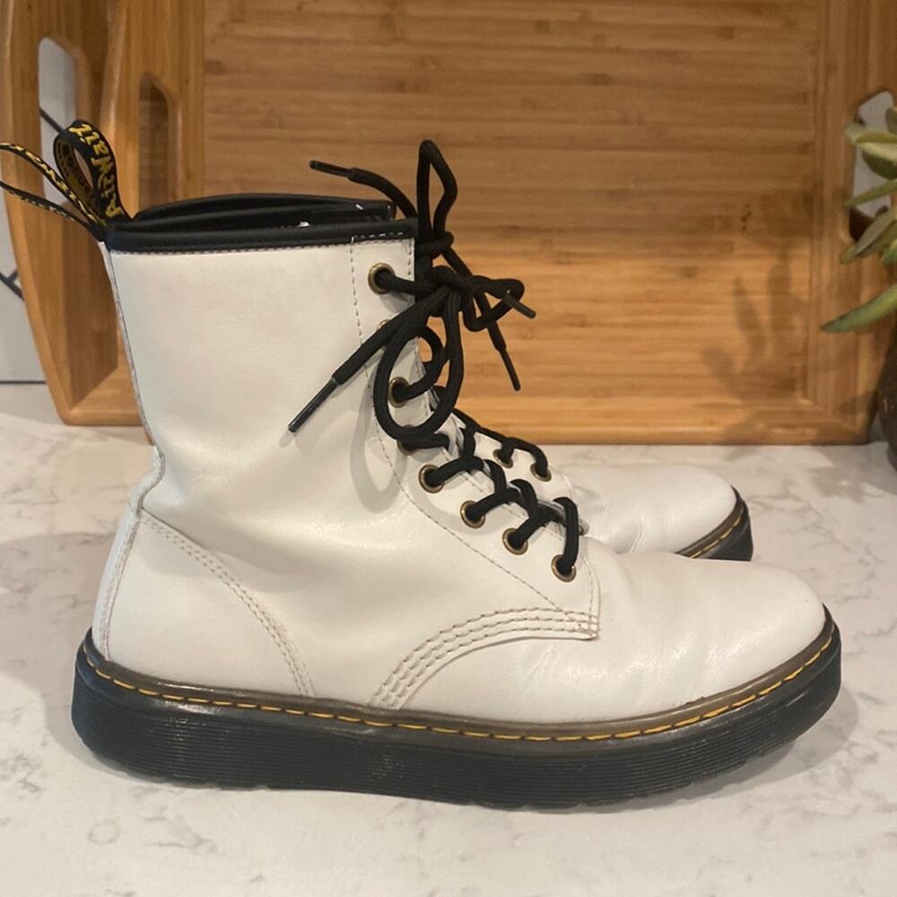 Dr. Martin white SOFTY T LEATHER LACE UP BOOTS grunge minimalist casual artsy 7